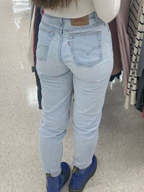 Vintage Levi's Light Blue Denim 550 Relaxed Fit Jeans 10 Petite /28 waist 90s